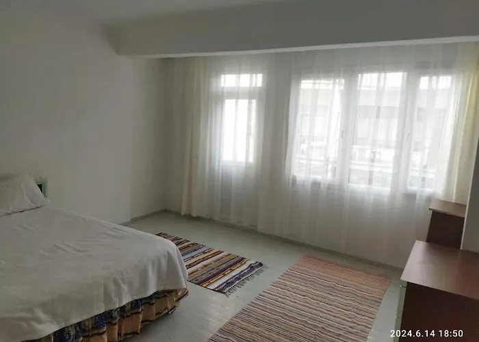 Modern Flat Walk To Shops, Cafes Harbour Apartmán